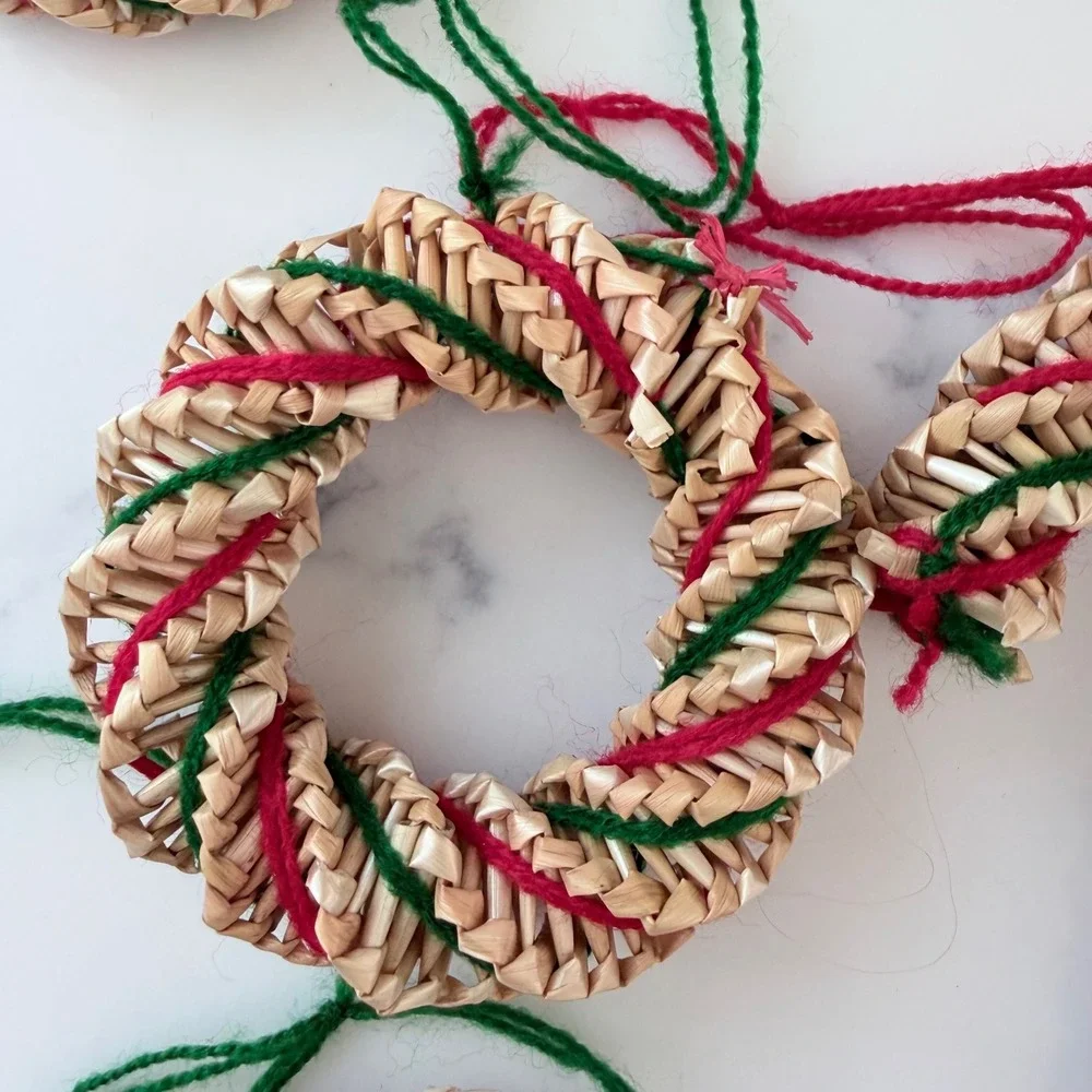 VNTG folk art Woven Straw Christmas Ornaments Set 20 Candy Canes Wreaths